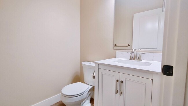 Building Photo - Luxury 3 Bedroom Townhome in Lake Oswego’s...