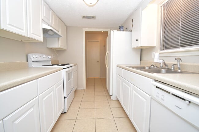 Building Photo - Charming West Pensacola Townhome – 2BR/2BA...
