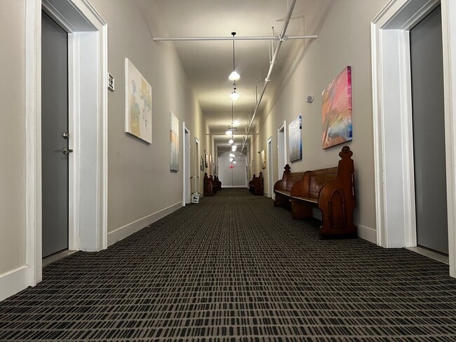 Building Photo - 4629 E Thompson St