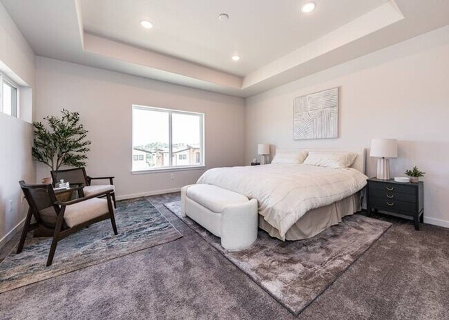 Building Photo - FULLY FURNISHED 3 Bed Luxury End Unit Townhome backs to Nature