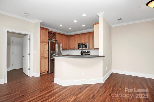 Building Photo - 400 N Church St