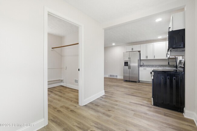 Building Photo - 1219 Becker Ave
