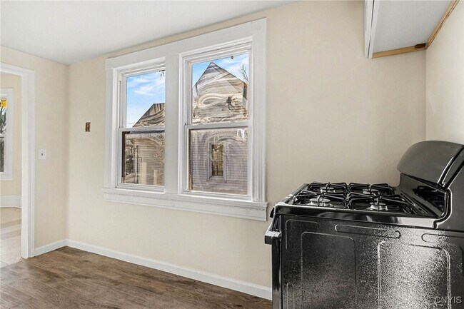 Building Photo - 302 Kellogg St