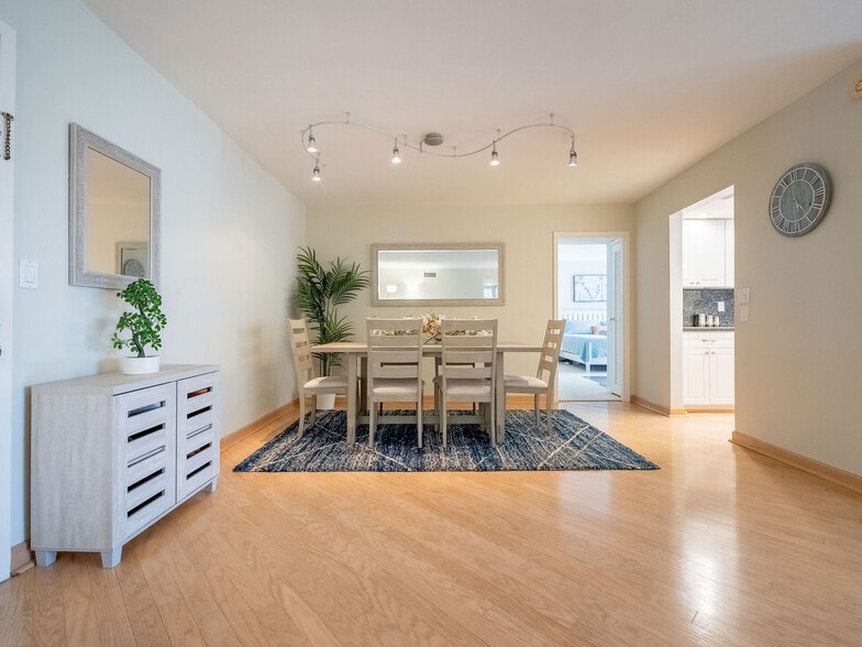 Building Photo - 3200 S Ocean Blvd