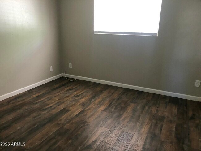 Building Photo - 520 W Clark St