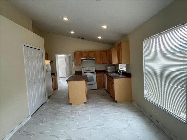 Building Photo - 712 Brayton Ln