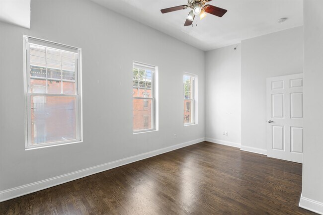 Building Photo - 95 Webster Ave