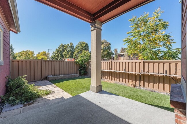 Building Photo - 3 bed/3 bath Amazing House close to Stanle...