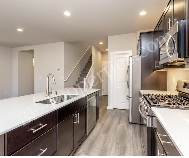 Building Photo - Lovely 4 bedroom 2.5 bathroom Tehaleh Home