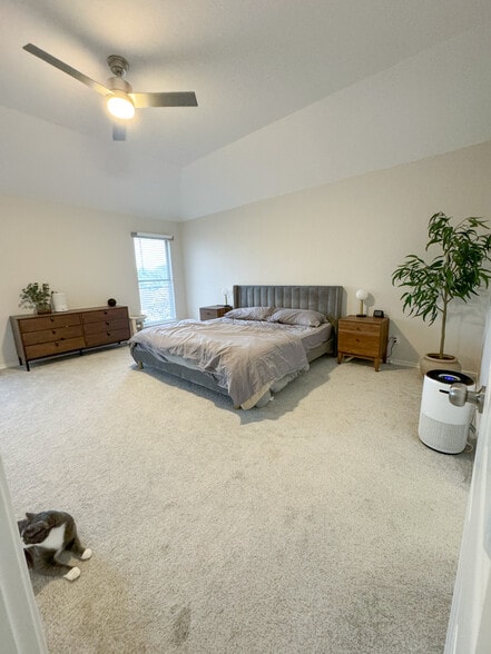 Building Photo - 2223 Meadowstone Dr