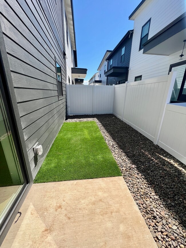 Building Photo - 210 Bogey Ln