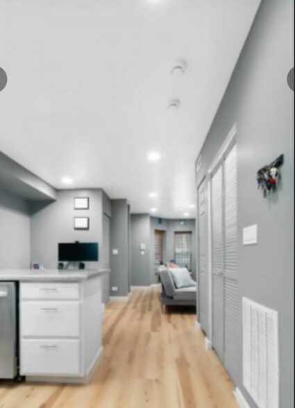 Building Photo - 2321 W Harrison St