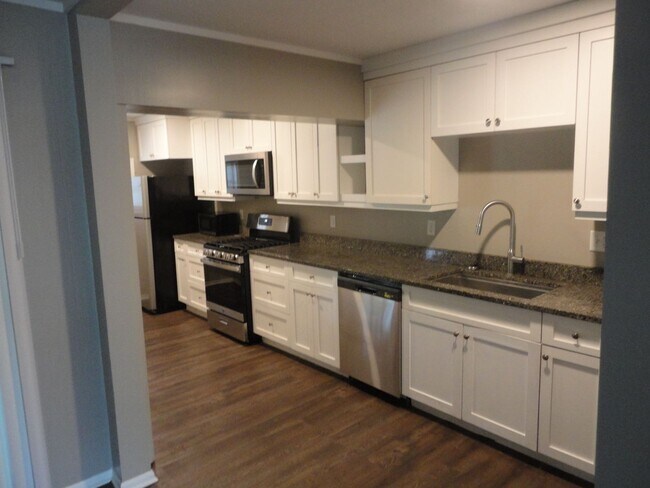 Building Photo - 401 NW 36th Ter