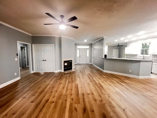 Building Photo - 1237 Clipper Rd