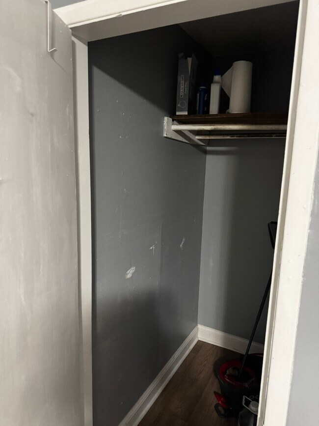 Building Photo - 5526 Stonewall St