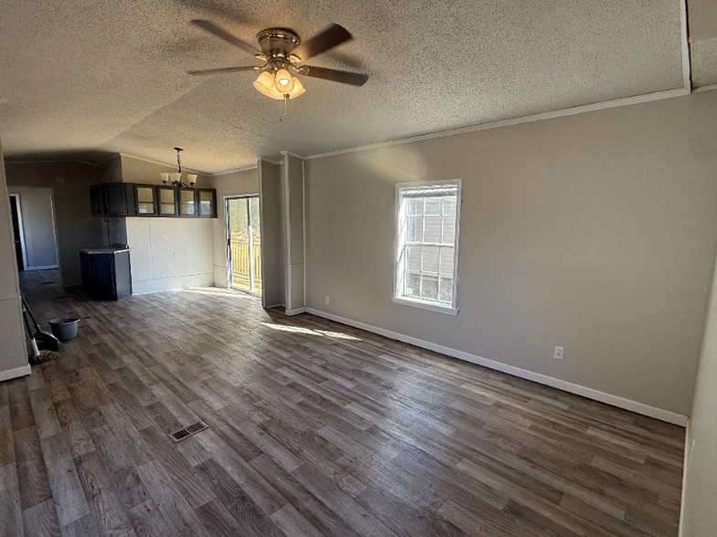 Building Photo - 80 Redwood Ln