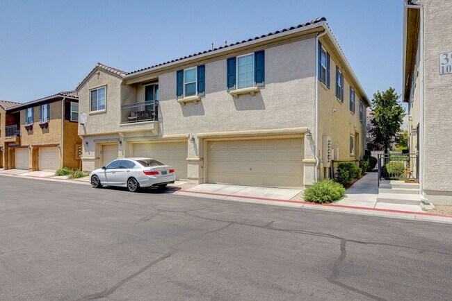 Building Photo - 3909 Sweet Pine St