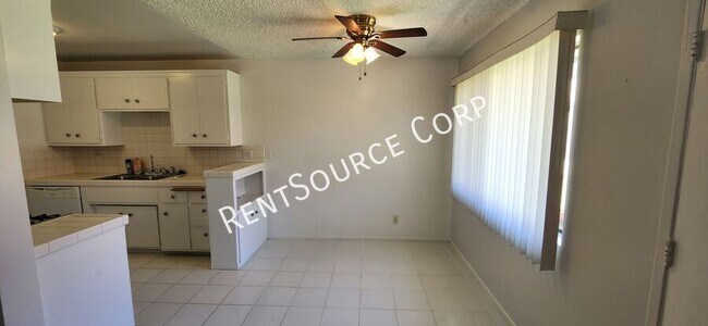 Building Photo - 1359 Springfield St