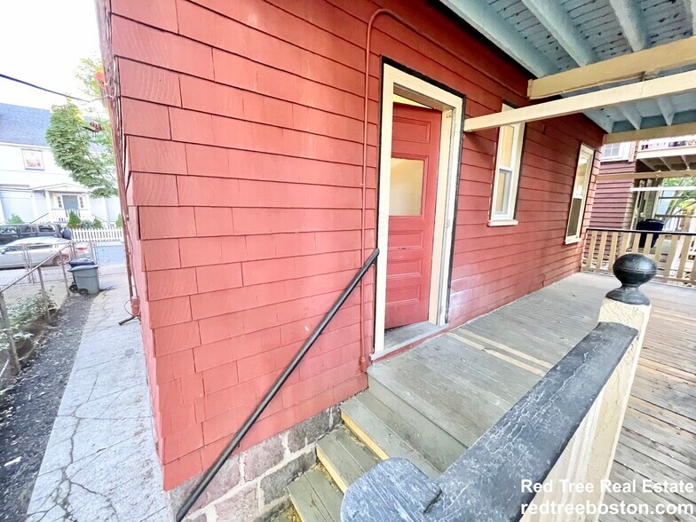 Building Photo - 68 Bakersfield St