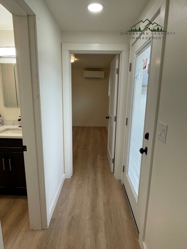 Building Photo - UPDATED 2 Bedroom, 1 Bathroom Home in Lowell