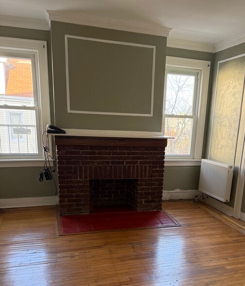 Large Living Room with Fireplace - 41 Myrtle Ave