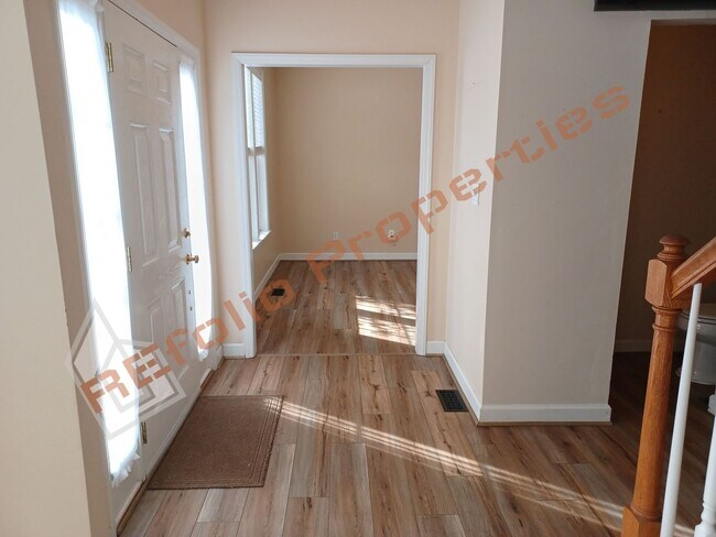 Building Photo - Beautiful 3 Bedroom Home w/a Bonus Room + Semi-furnished Basement in a 1 acre lot @ Hideaway Esta...