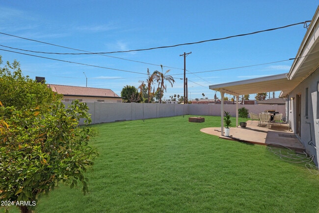 Building Photo - 7225 N 19th Dr