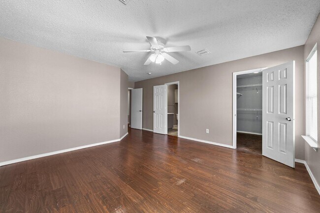 Building Photo - 1311 Wenatchee Dr