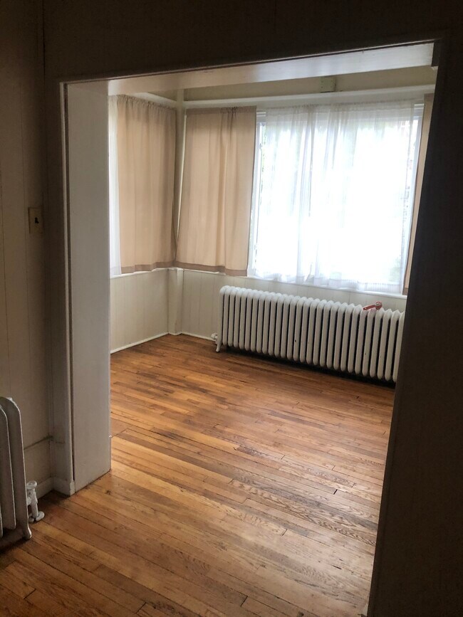 Primary Photo - 5221 Forbes Ave