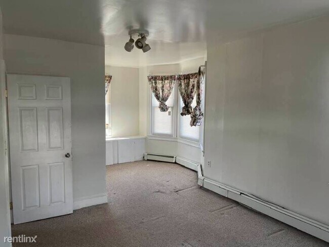 Building Photo - 4 br, 2 bath House - 302 Berwyn Ave