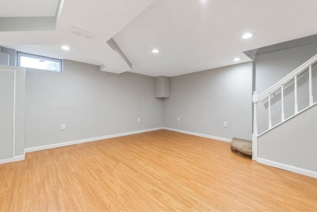Building Photo - 114 Riverthorn Rd
