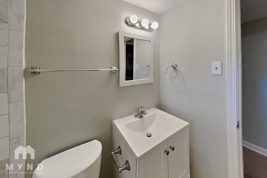 Building Photo - 2715 Carriage Ln
