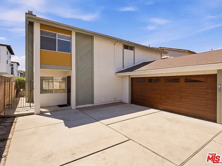 Building Photo - 2214 Dufour Ave