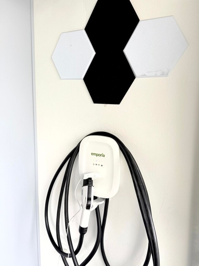 Building Photo - Fantastic 2-Story Home 3 bed 2.5 bath with backyard in Prime Golden Hills-Redondo Beach