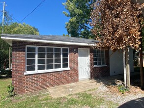 Building Photo - 2 bedroom 1 bath house