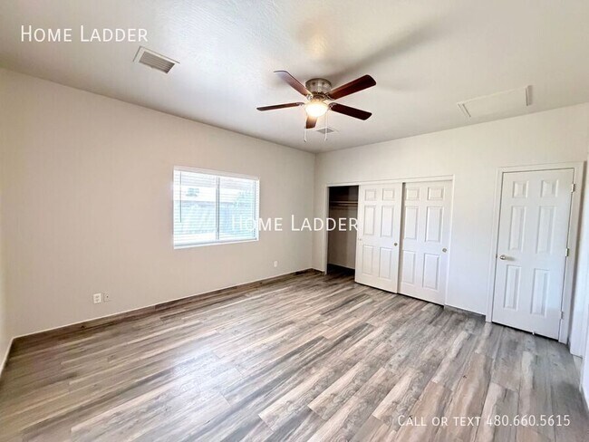 Building Photo - 651 W Fairway Cove Dr