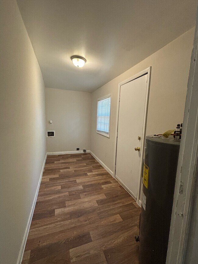 Building Photo - 282 Windsor Dr