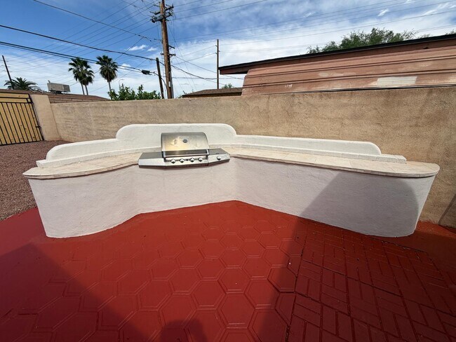 Building Photo - 1244 E Susan Ln