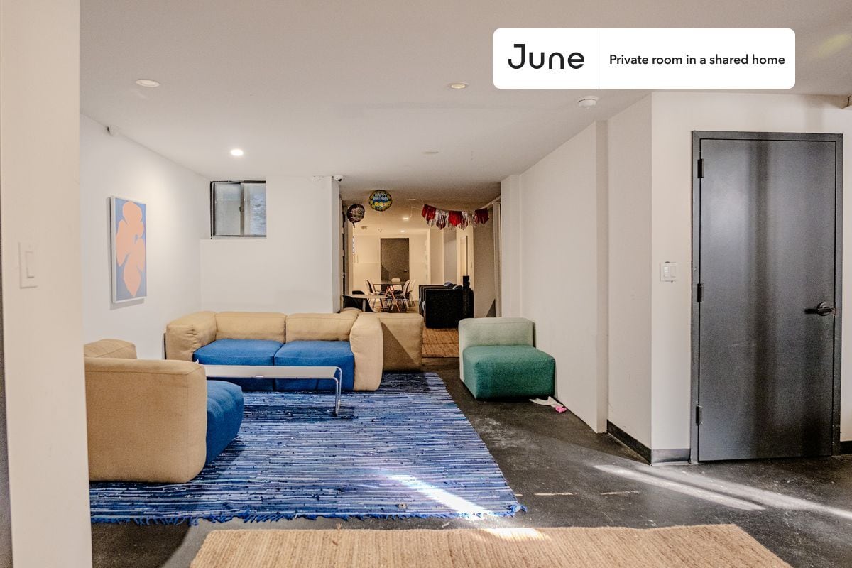 Building Photo - Room in Shared 3 bed/3 bath home