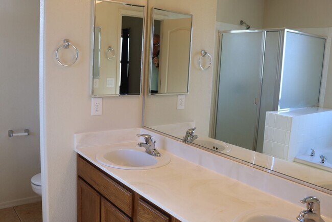 Building Photo - Home in Holiday Community Resort