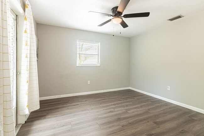 Building Photo - Pet-Friendly Home with Private Pool in Des...