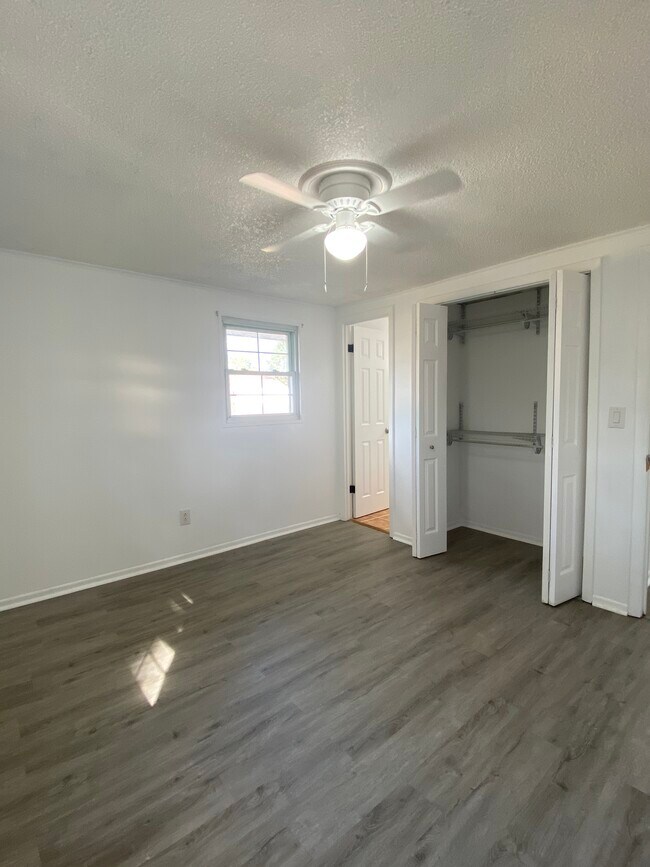 Building Photo - 12120 71st St E