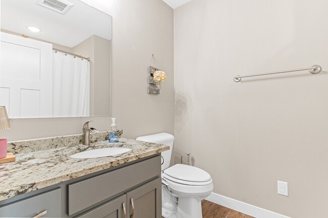 Building Photo - 898 Brentwood Cir