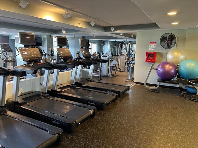 Building Photo - 401 S 1st St