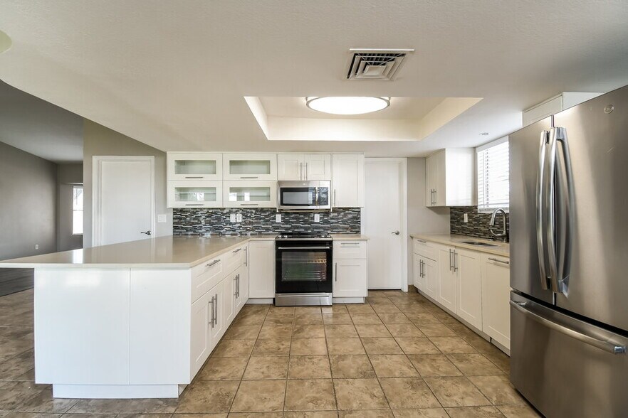 Building Photo - 1811 N Cheri Lynn Dr