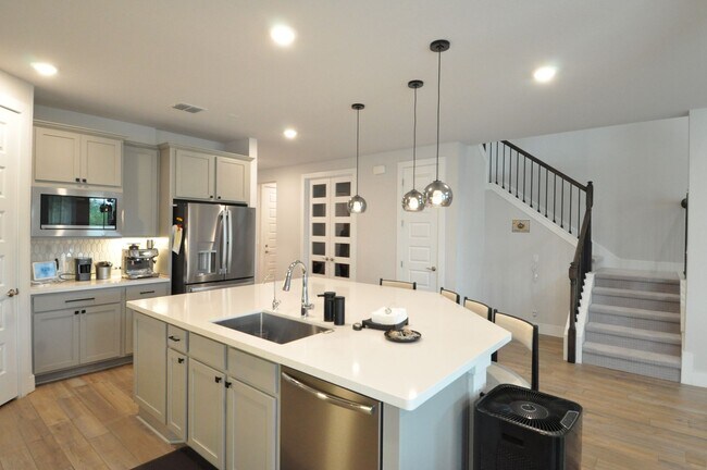 Building Photo - Gorgeous Home with Green Belt view!