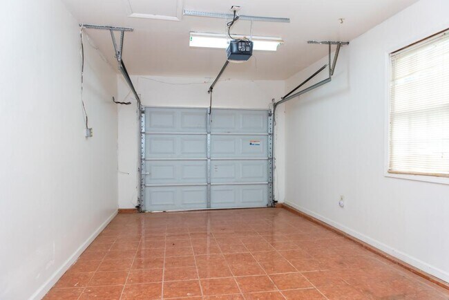 Building Photo - 6205 Fieldcrest Dr