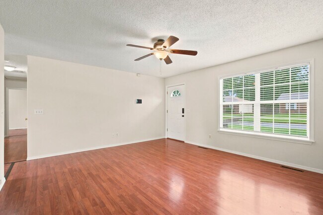 Building Photo - 511 E Dyann Dr