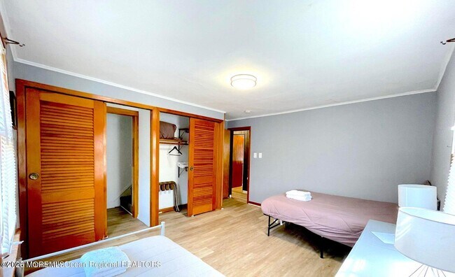 Building Photo - 137 Oakland St