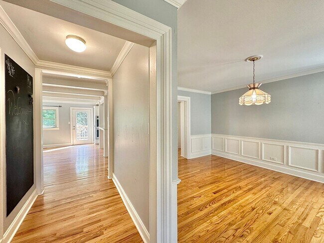 Building Photo - Spacious 4 Bedroom in the Heart of Tyler! Available Now!